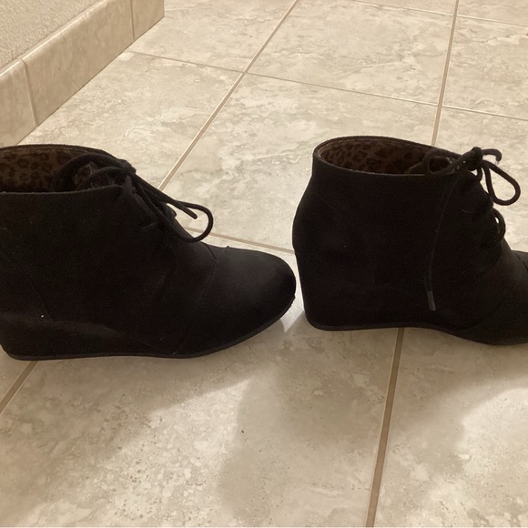 UnR8ted Black Women's Ankle Boots. - Picture 8 of 8